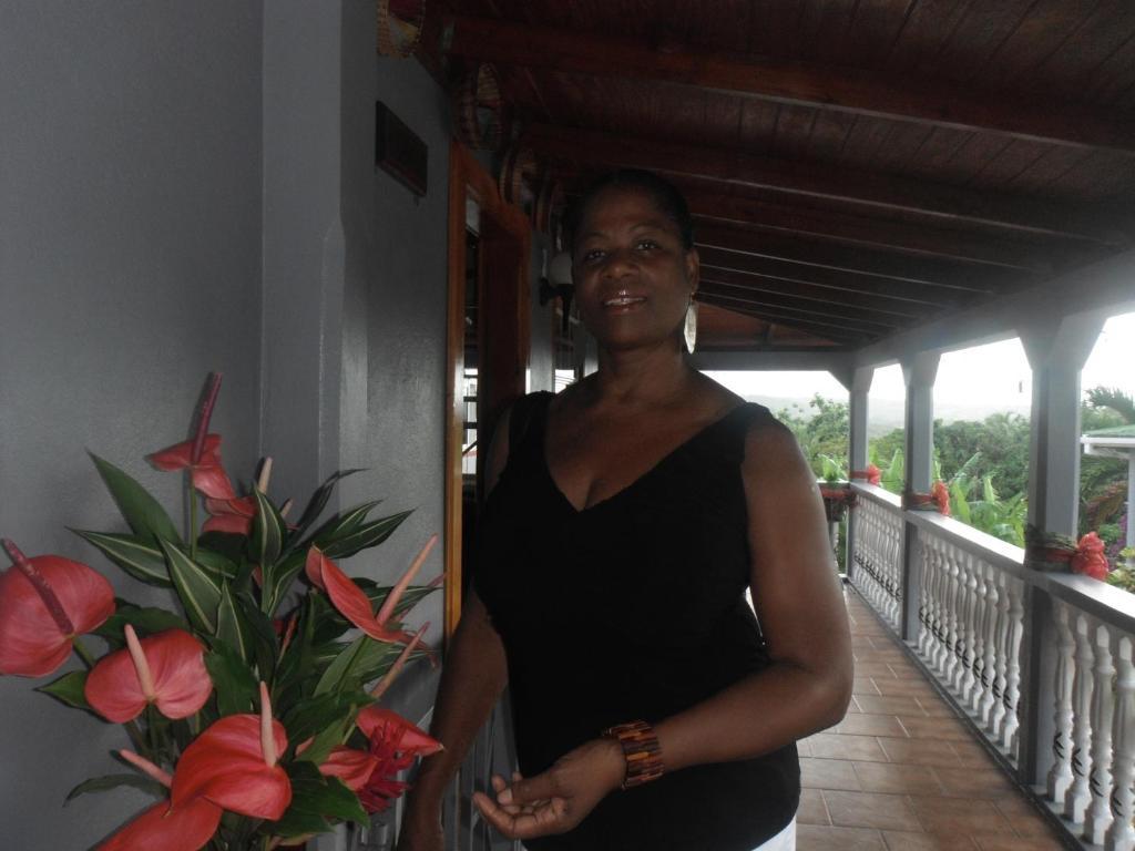 Classique International In Dominica Marigot Buitenkant foto
