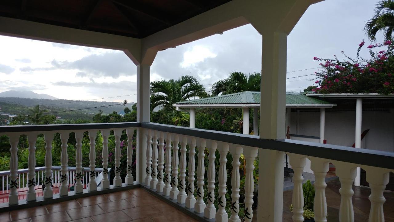 Classique International In Dominica Marigot Buitenkant foto