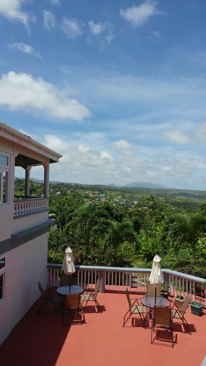 Classique International In Dominica Marigot Buitenkant foto
