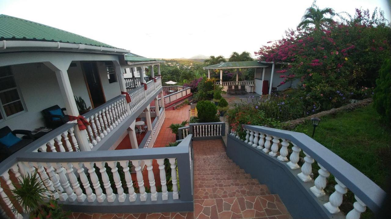 Classique International In Dominica Marigot Buitenkant foto