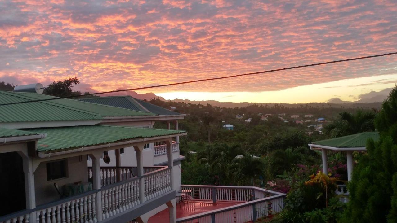 Classique International In Dominica Marigot Buitenkant foto